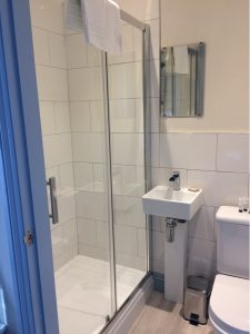 deluxe-bathroom